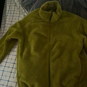Selling a Uniqlo fluffy jacket.